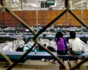bad conditions inside a cramped US illegal immigrant detentioncenter